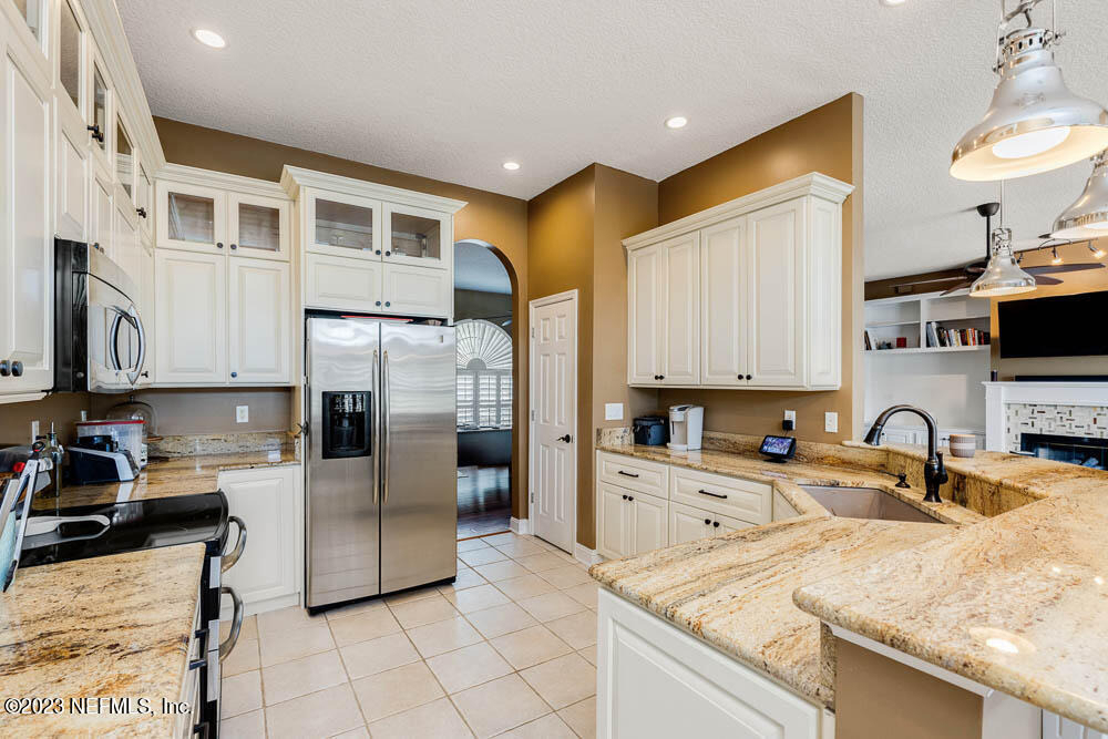 332 Maplewood Drive - Photo 7
