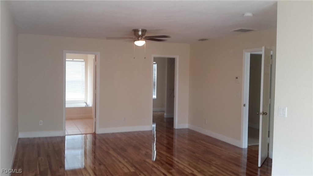 2054 Willow Branch Dr - Photo 2