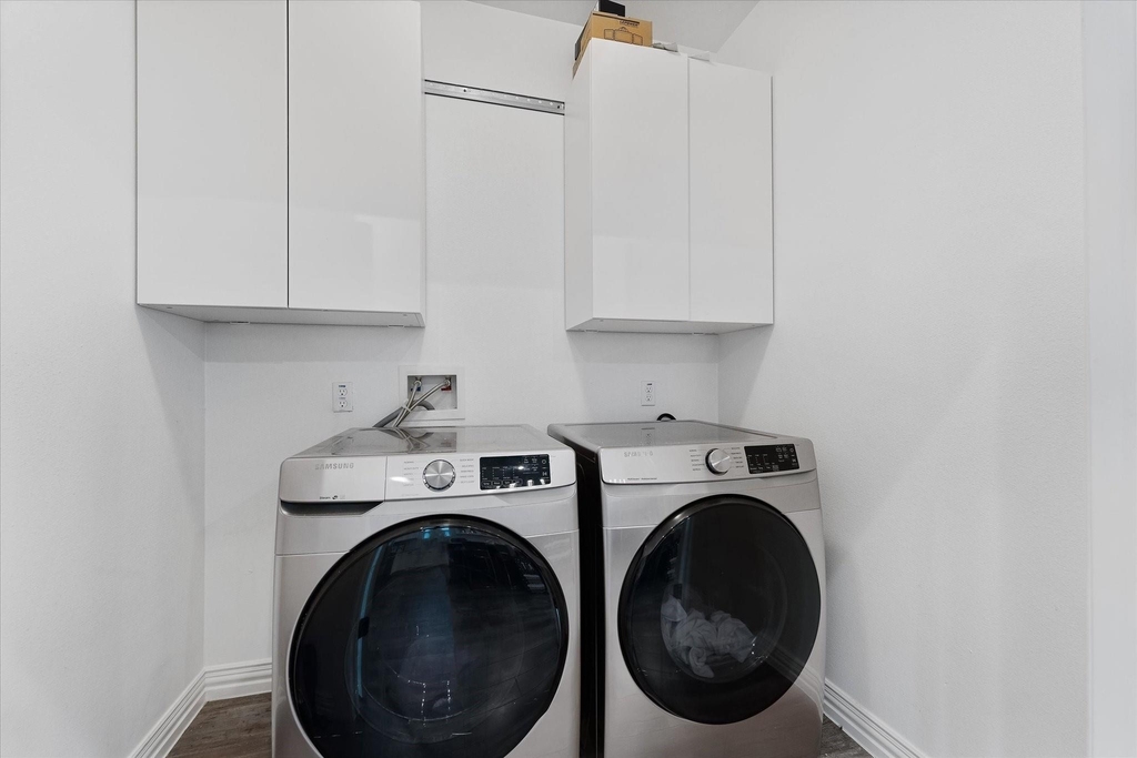 4547 Newberry Street - Photo 0