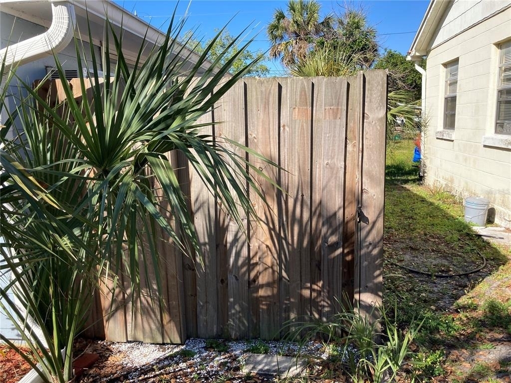 5609 1/2 Tangerine Avenue S - Photo 1