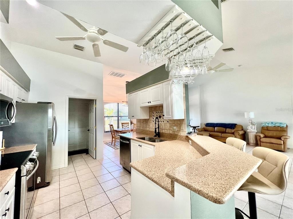 426 Nw 37th Place - Photo 10