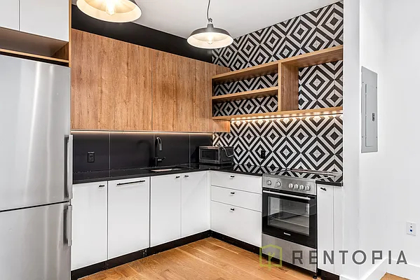 961 Willoughby Avenue - Photo 1