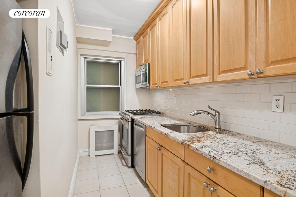 333 East 46th Street, - Photo 3