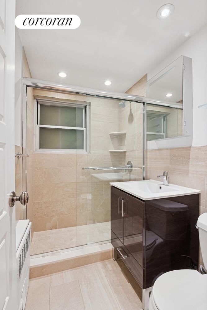 333 East 46th Street, - Photo 4