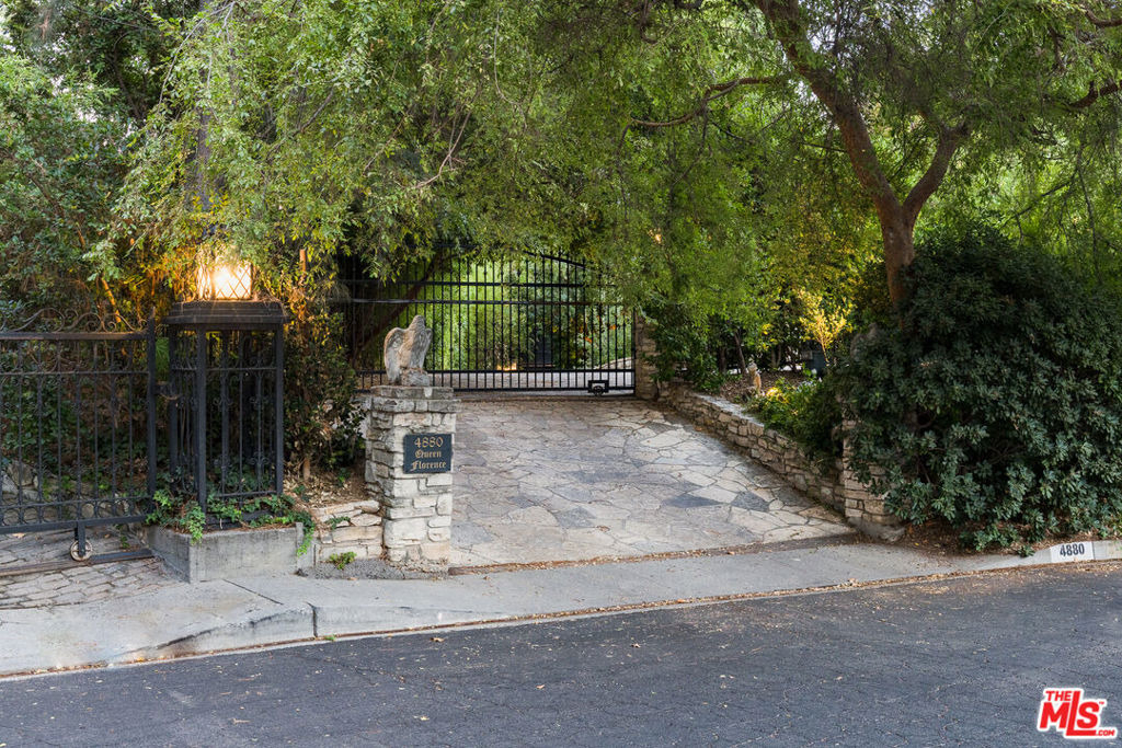 4880 Queen Florence Lane - Photo 41