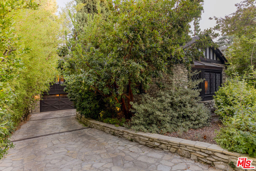 4880 Queen Florence Lane - Photo 44