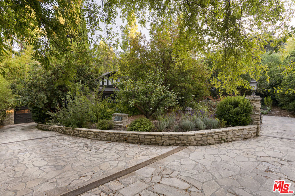 4880 Queen Florence Lane - Photo 42