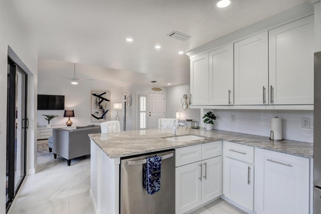 6 Lexington Lane E - Photo 18