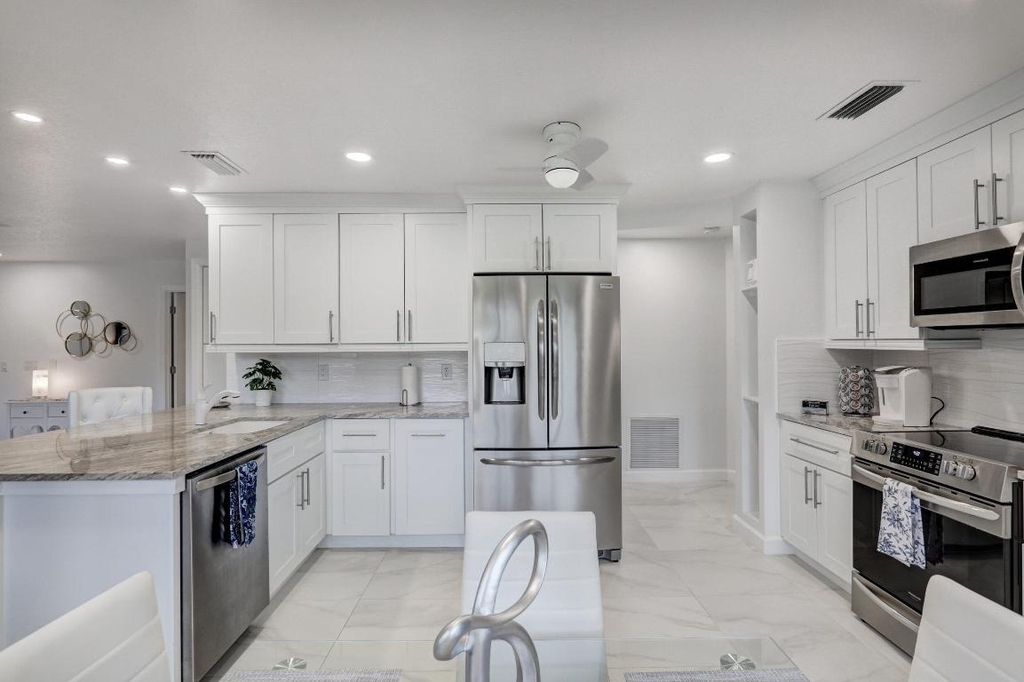 6 Lexington Lane E - Photo 16