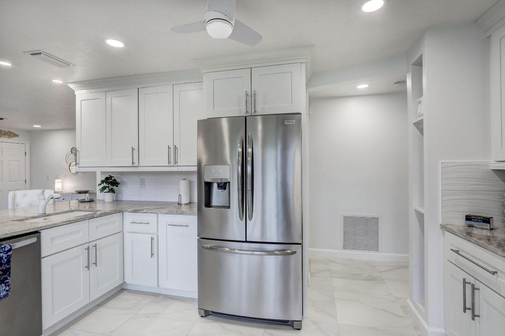 6 Lexington Lane E - Photo 17