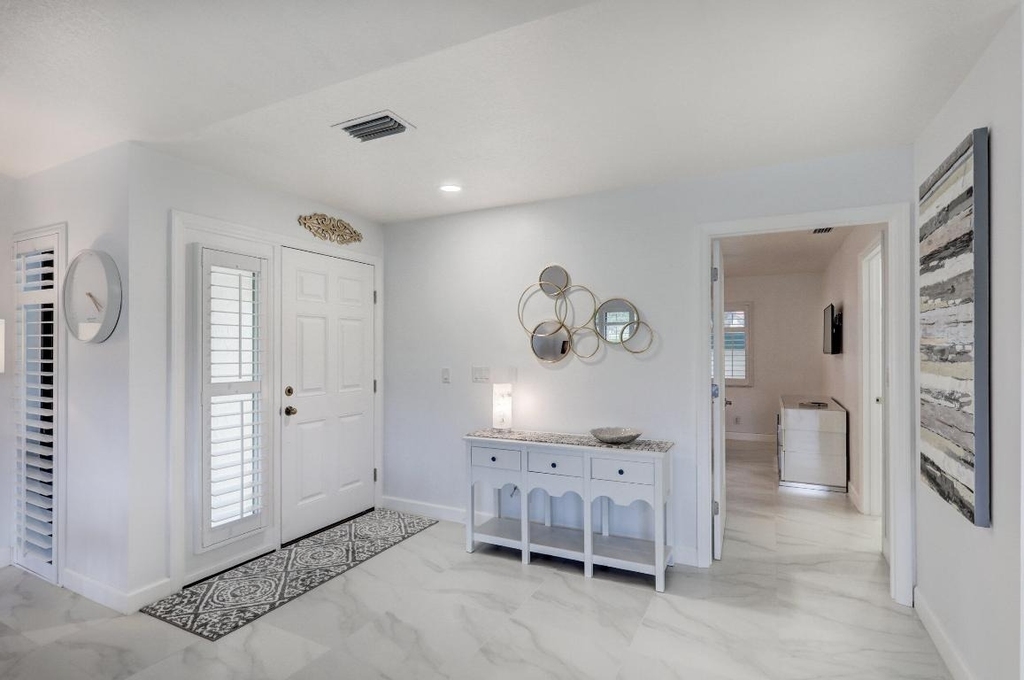 6 Lexington Lane E - Photo 2