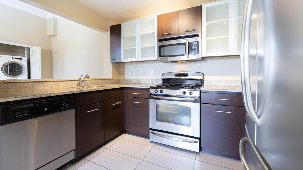 1710 N Fuller Ave - Photo 3