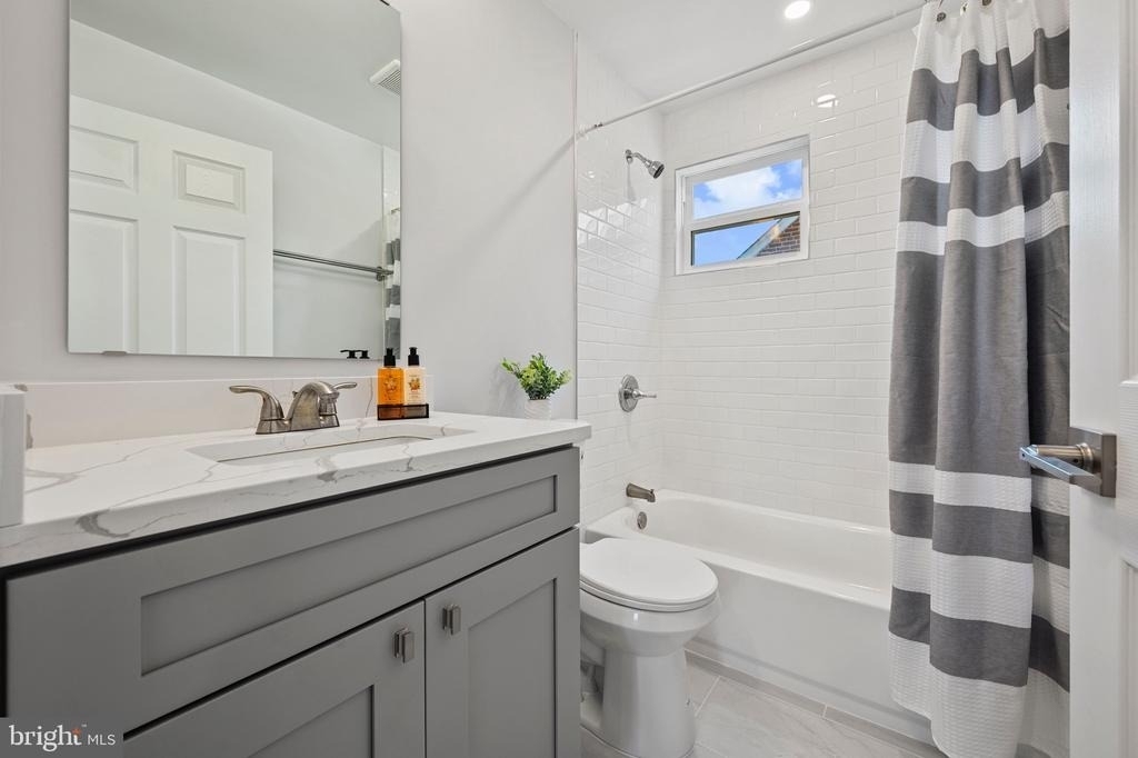 708 Hankin Street - Photo 9
