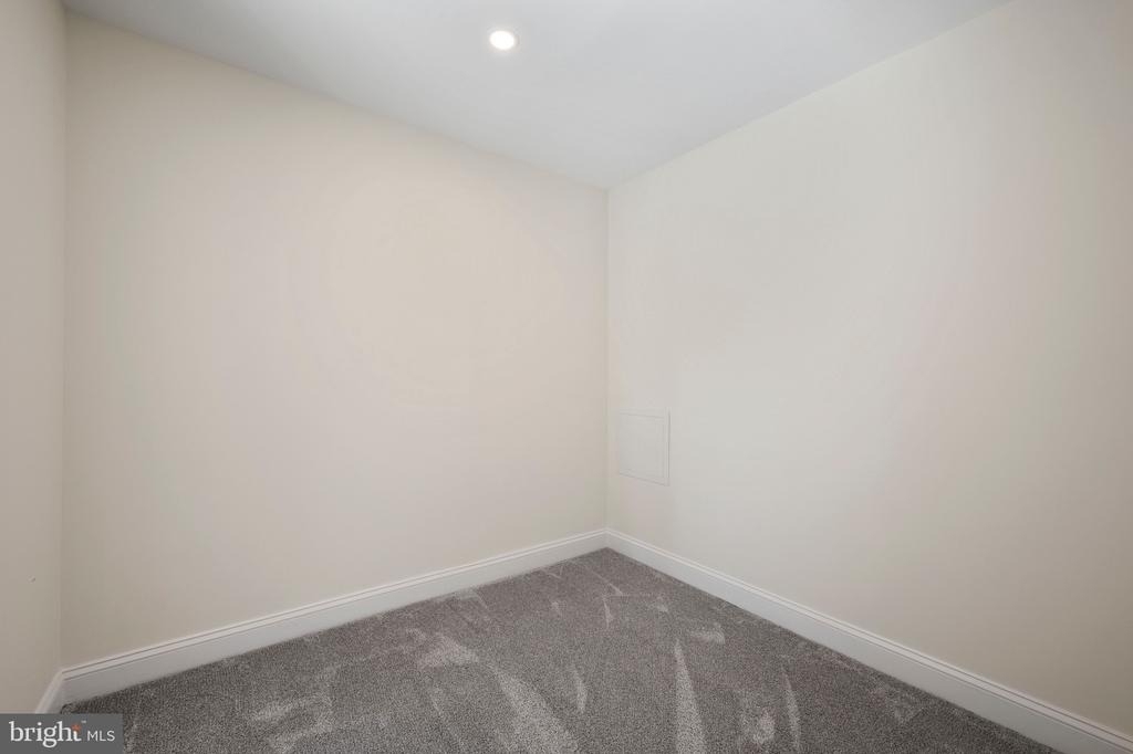 708 Hankin Street - Photo 14