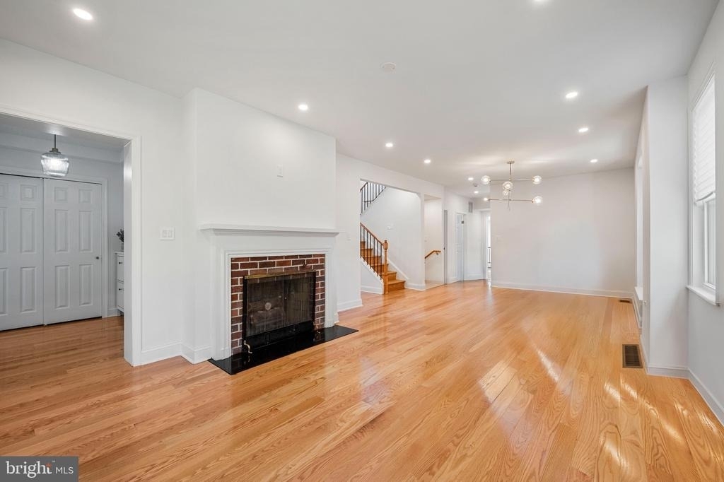 708 Hankin Street - Photo 4