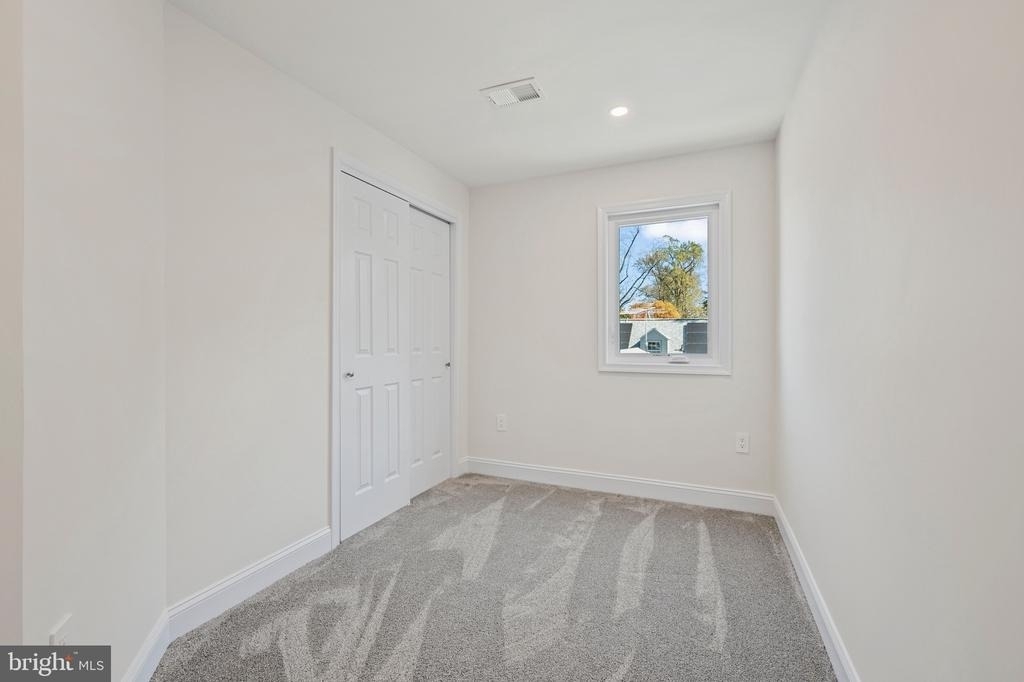 708 Hankin Street - Photo 8