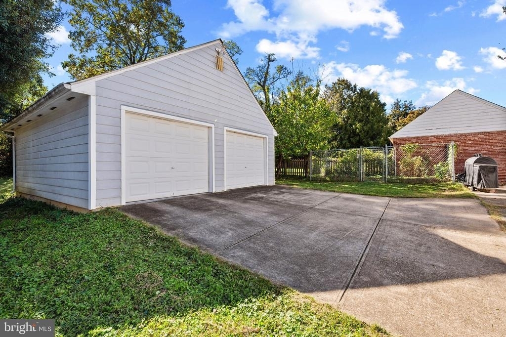 708 Hankin Street - Photo 25