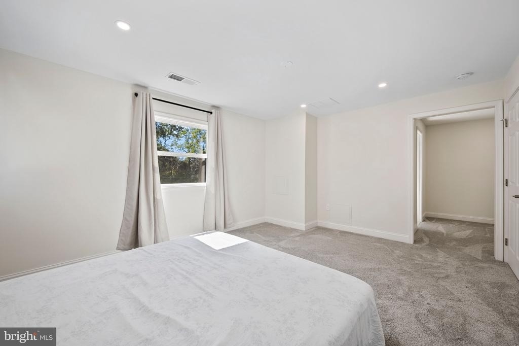 708 Hankin Street - Photo 13