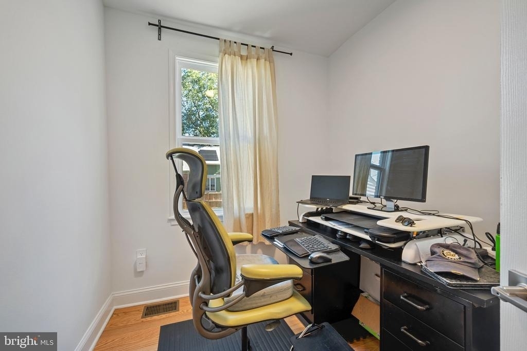 708 Hankin Street - Photo 17