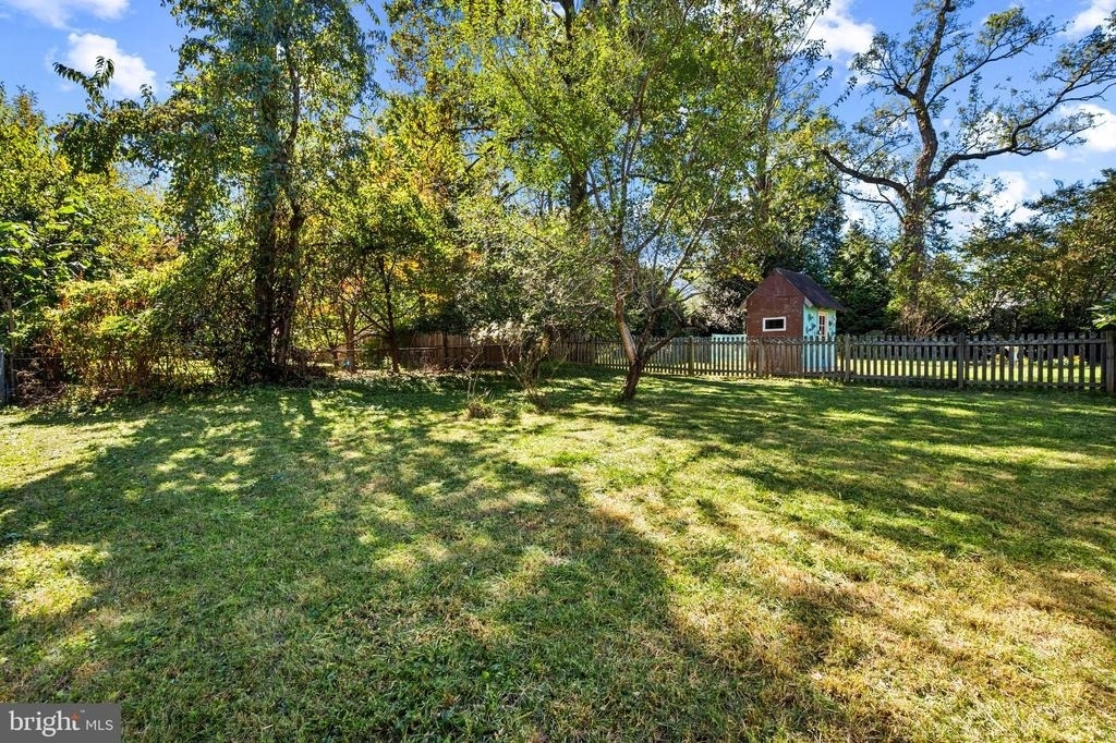 708 Hankin Street - Photo 24