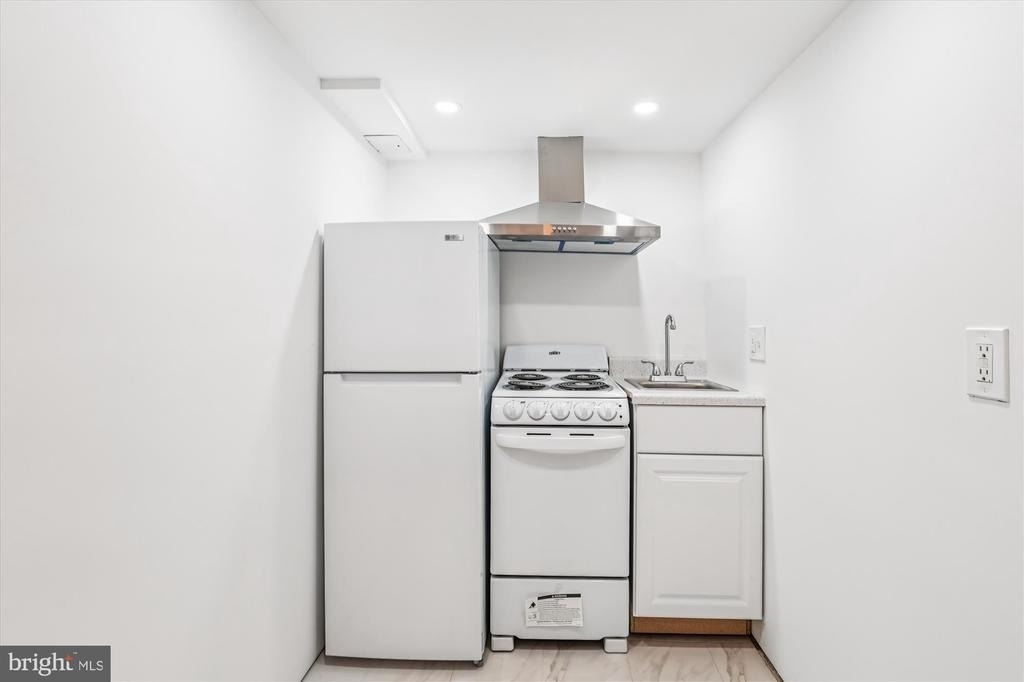 758 19th Street Ne - Photo 9