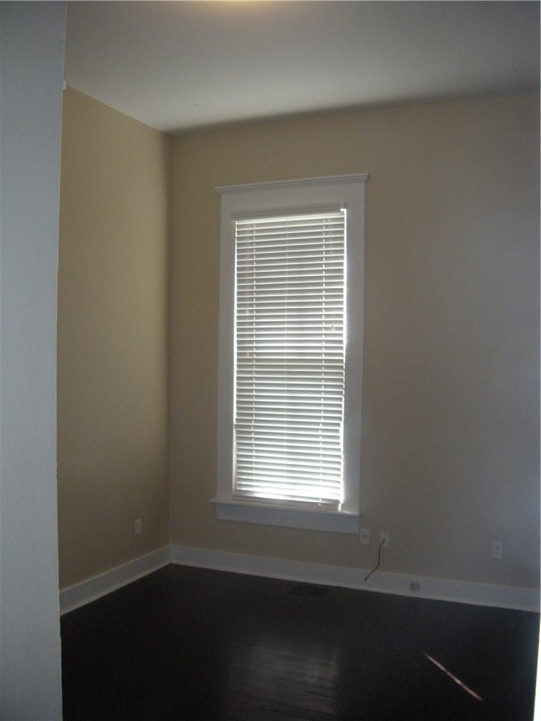 915 W 23rd St - Photo 17
