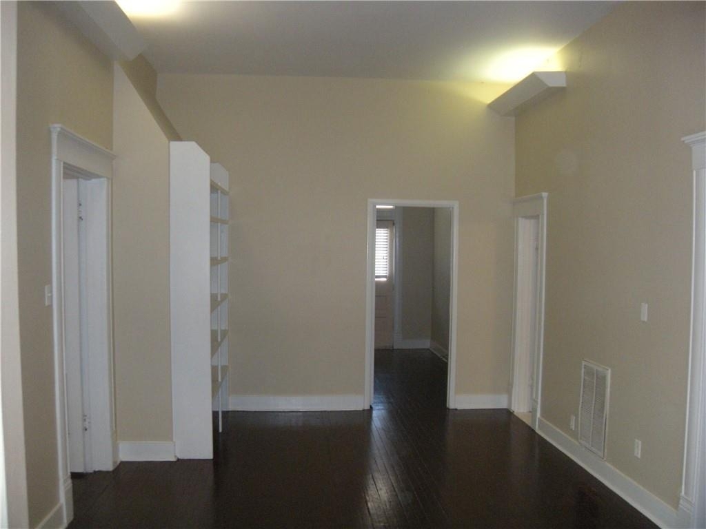 915 W 23rd St - Photo 2