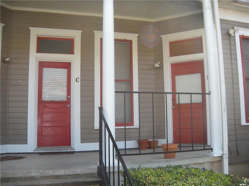 915 W 23rd St - Photo 1