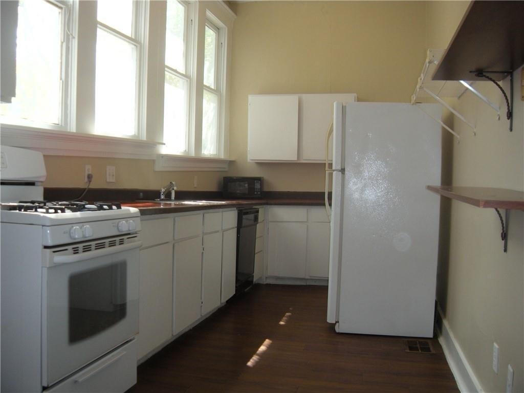 915 W 23rd St - Photo 10