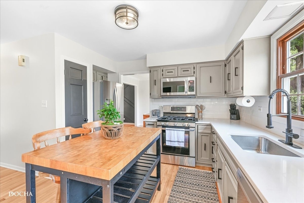 1012 Bainbridge Drive - Photo 10