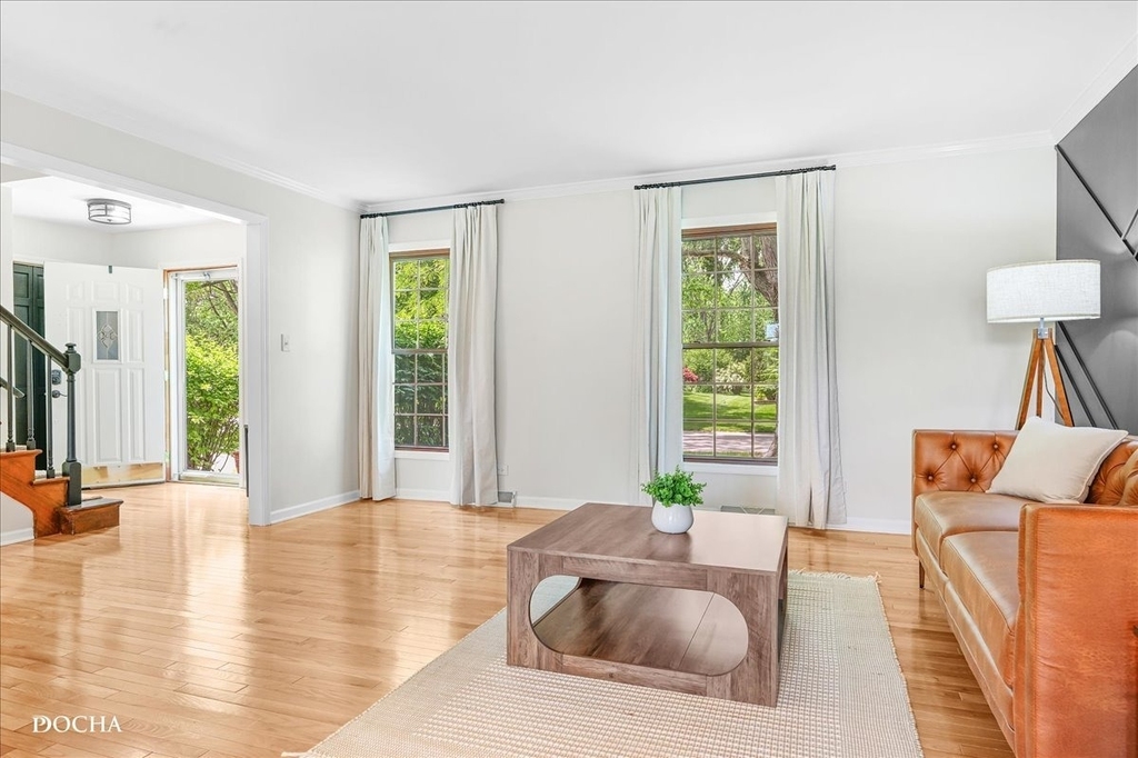 1012 Bainbridge Drive - Photo 4