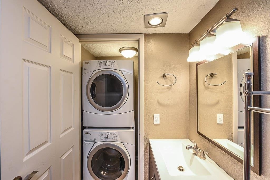 10855 Meadowglen Lane - Photo 11