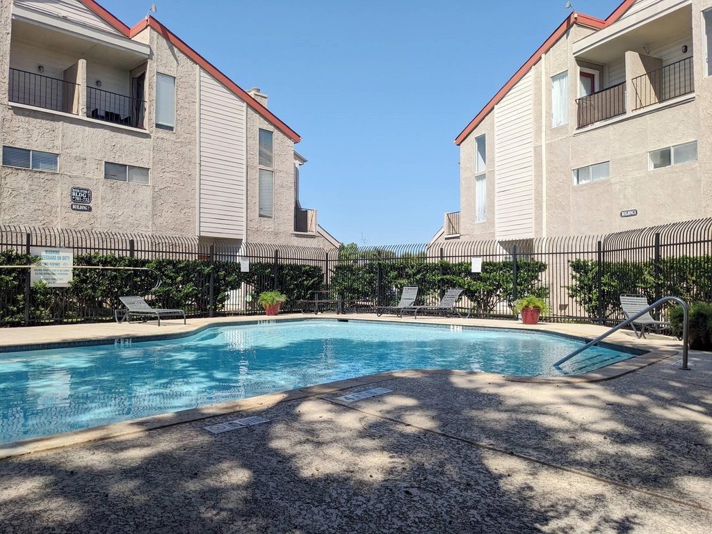 10855 Meadowglen Lane - Photo 14