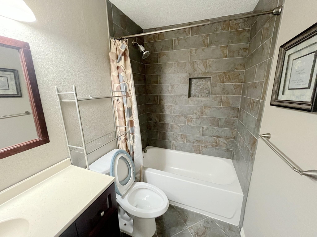 10855 Meadowglen Lane - Photo 5