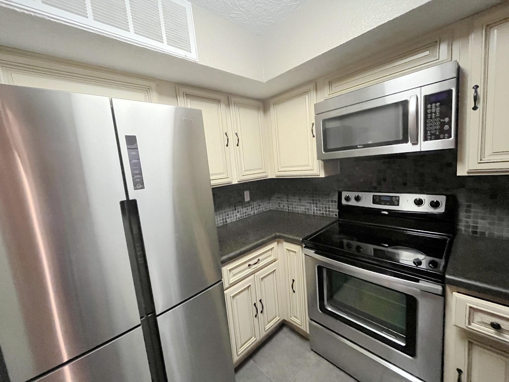 10855 Meadowglen Lane - Photo 2