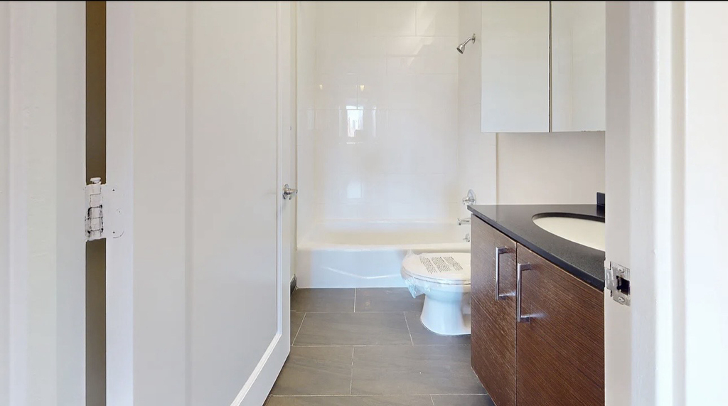 401 East 34th Street, Unit N26c - Photo 3