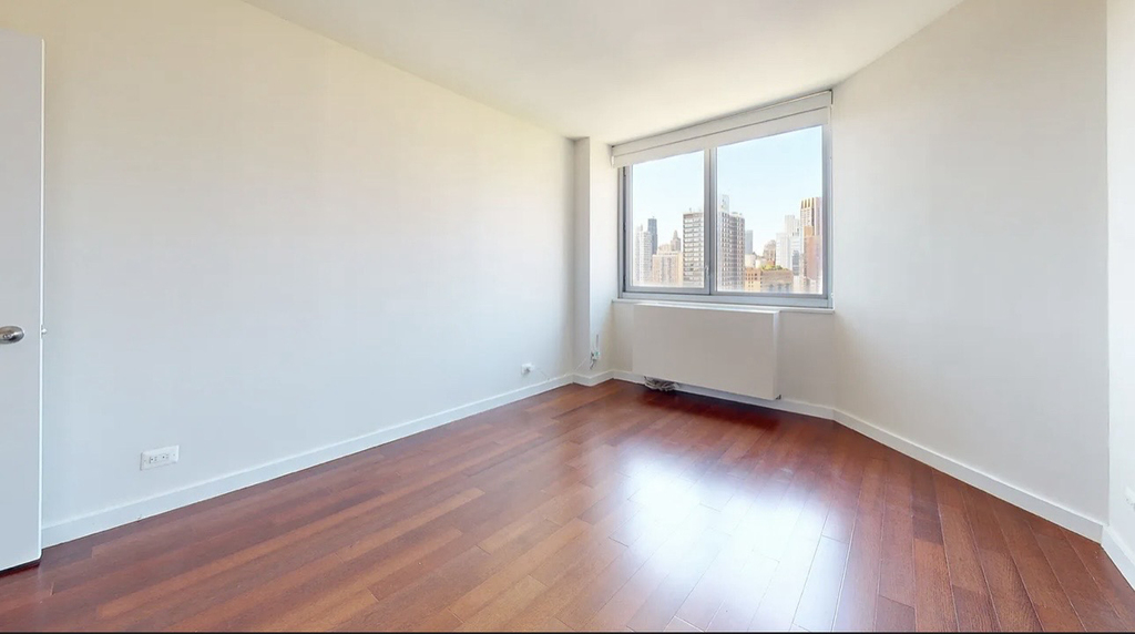 401 East 34th Street, Unit N26c - Photo 2