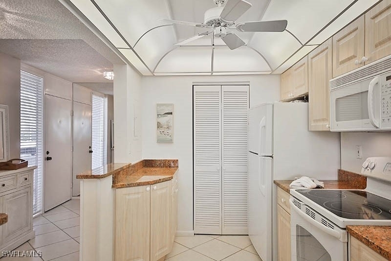 651 Seaview Court - Photo 4