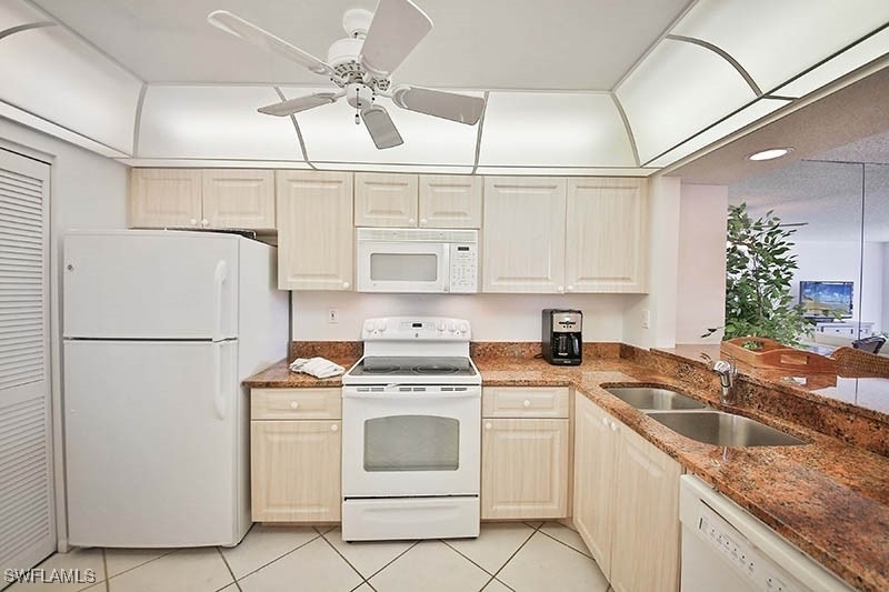 651 Seaview Court - Photo 3