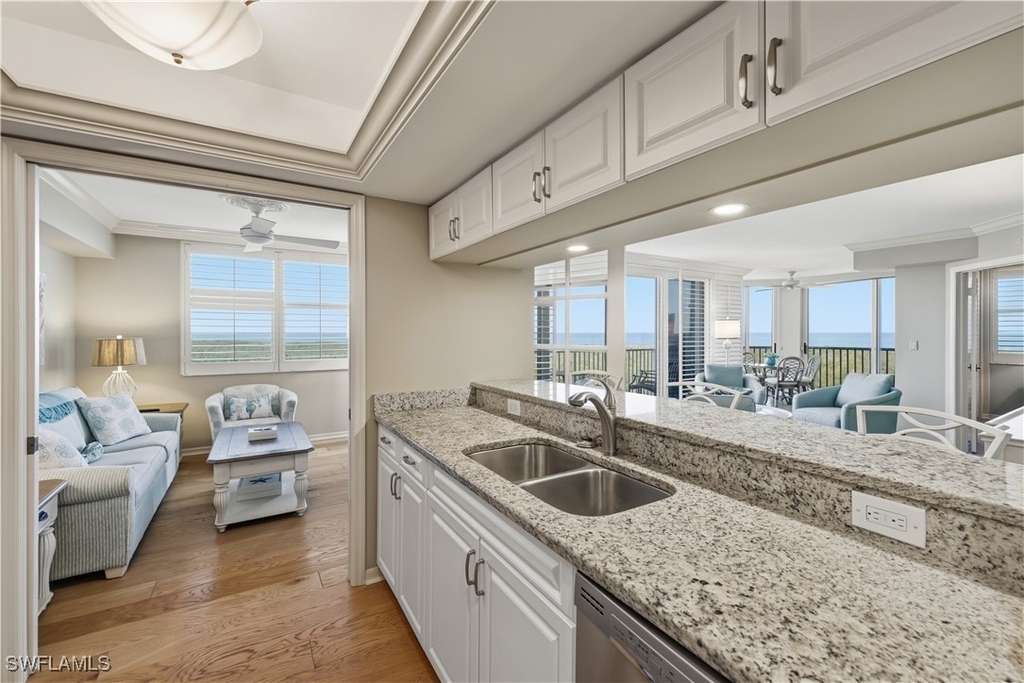 6361 Pelican Bay Boulevard - Photo 8