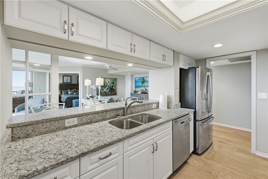 6361 Pelican Bay Boulevard - Photo 9