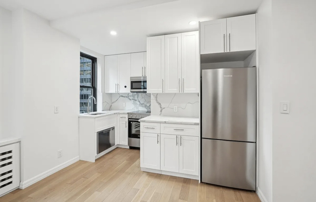 160 East 48th Street, Unit 6e-3 - Photo 1