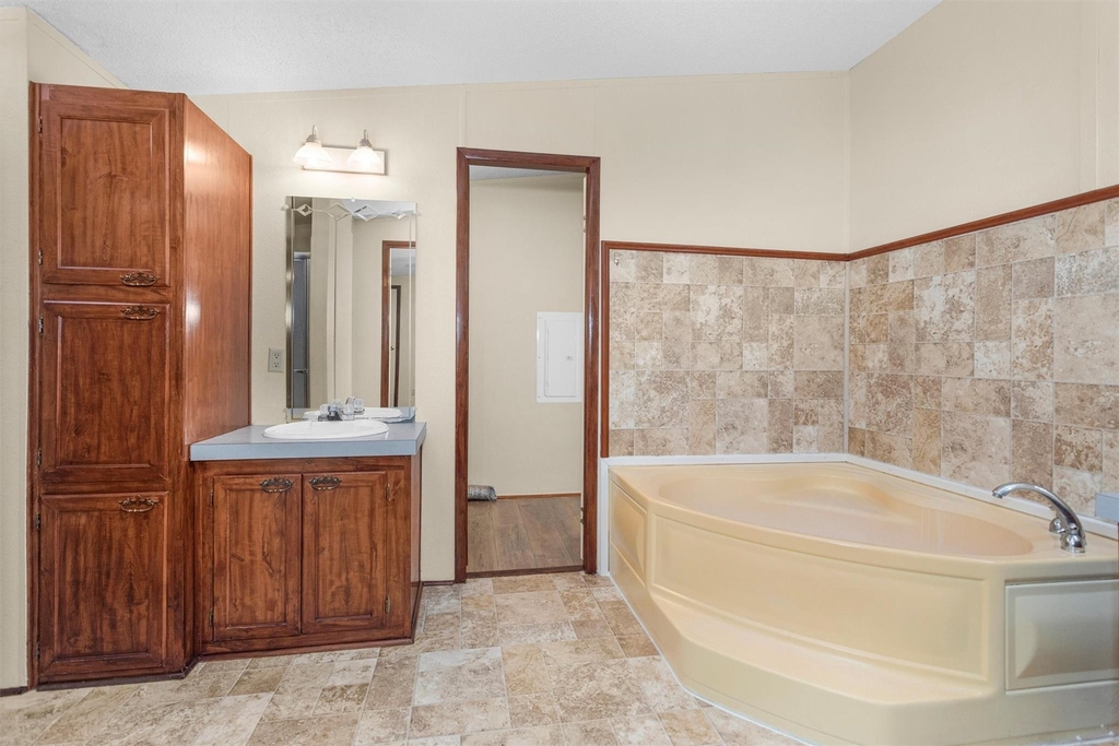 11261 Rose Road - Photo 18