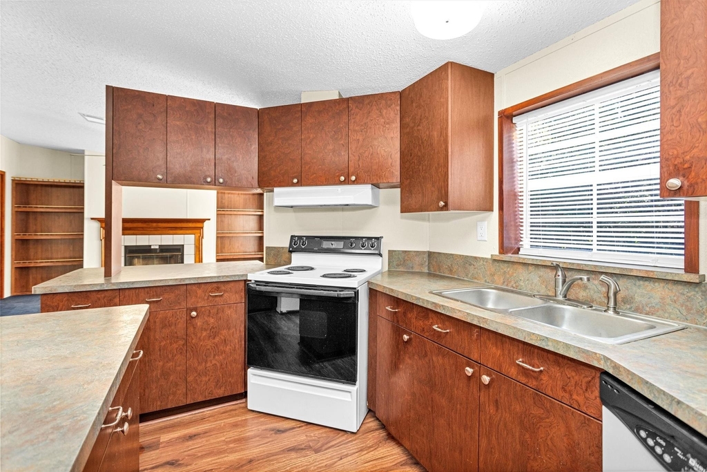 11261 Rose Road - Photo 11