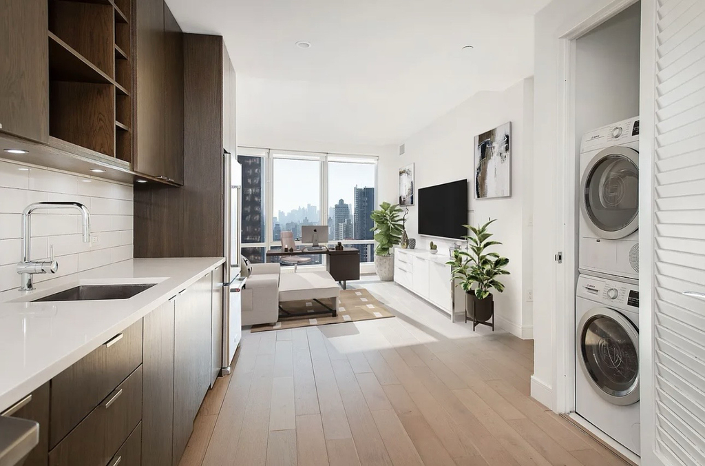225 East 39th Street, Unit 28c - Photo 0