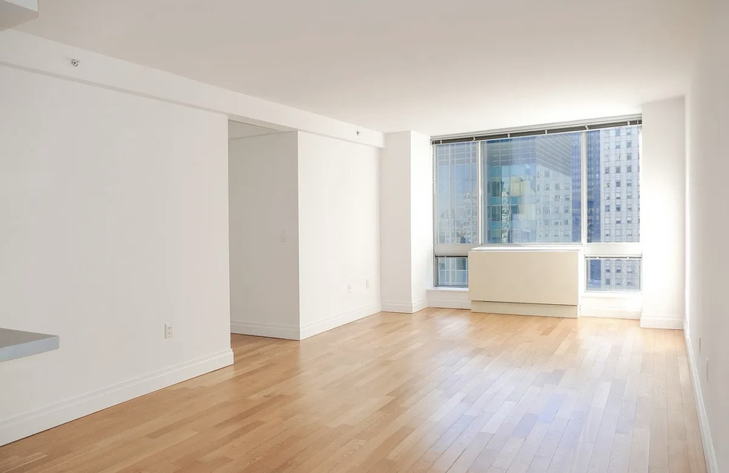 150 East 44th Street, Unit 18h - Photo 1