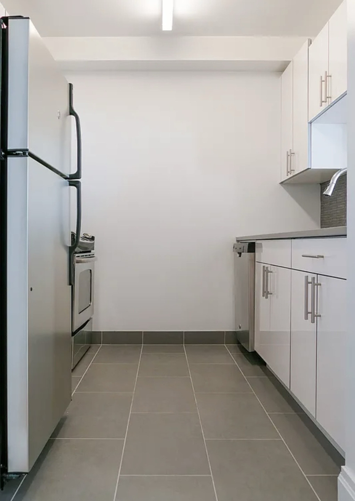 150 East 44th Street, Unit 18h - Photo 3