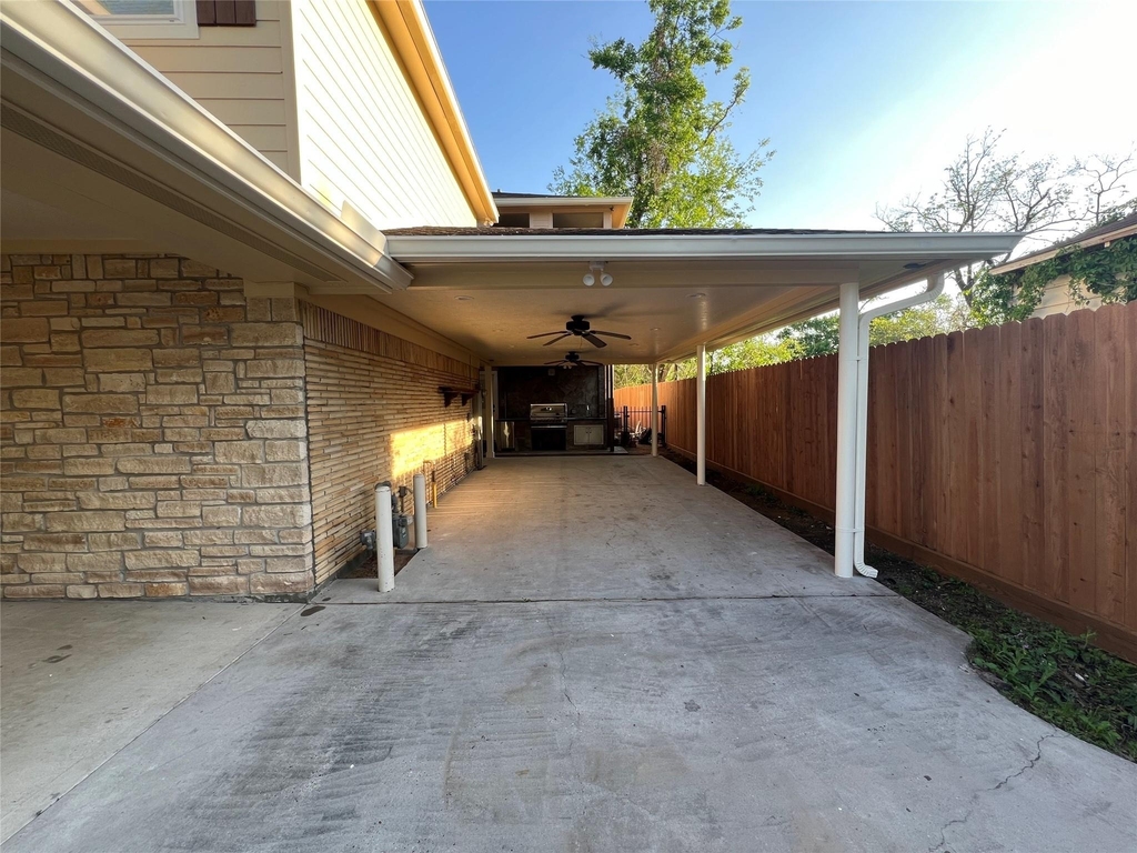 1014 Roxella Street - Photo 2
