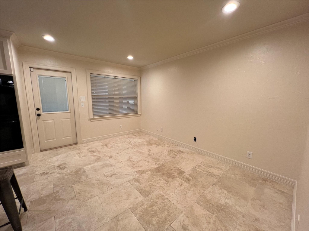 1014 Roxella Street - Photo 3