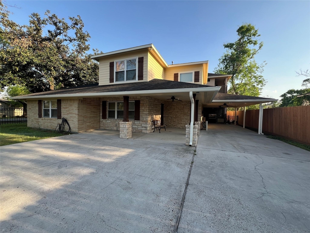 1014 Roxella Street - Photo 0